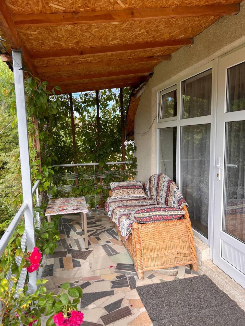 Podsolnukhi Guest House Cholpon-Ata Kültér fotó